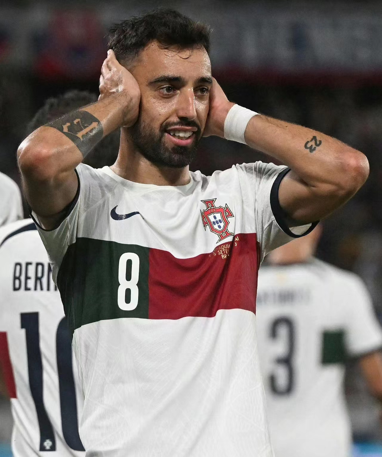 Herói de 29 anos, Fernandes acende a vitória de Portugal